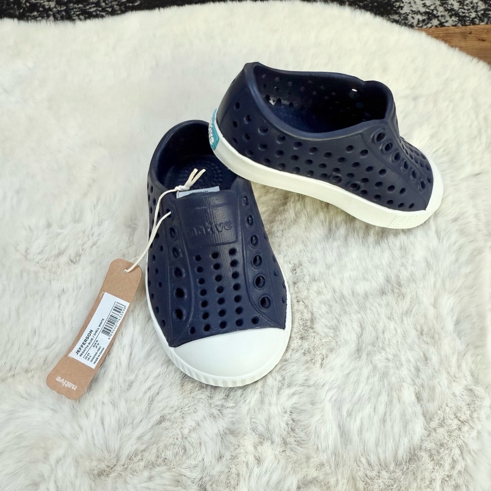 Native Kids Water Shoes - Dark Blue and White